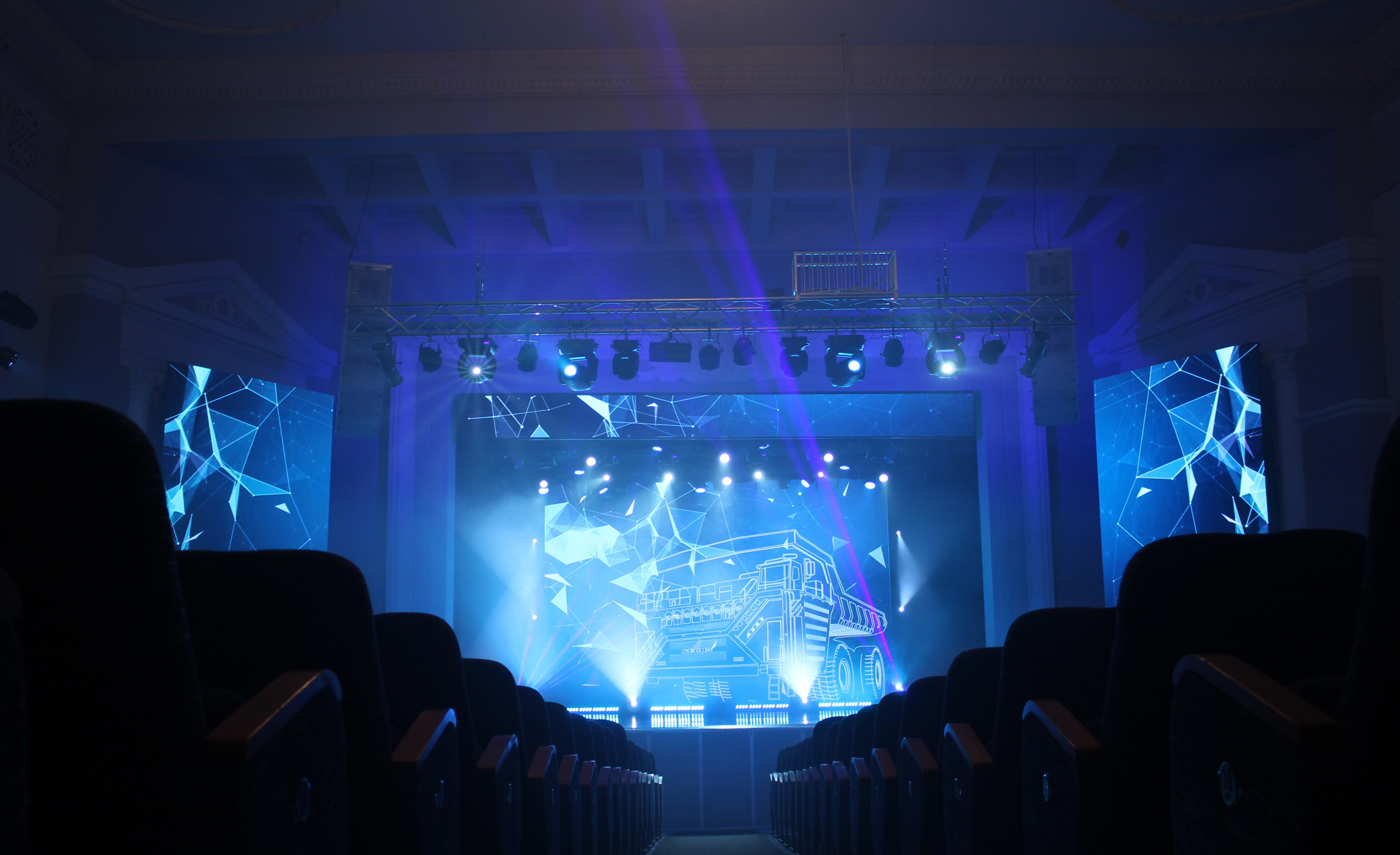 БОЛЬШОЙ ЗАЛ