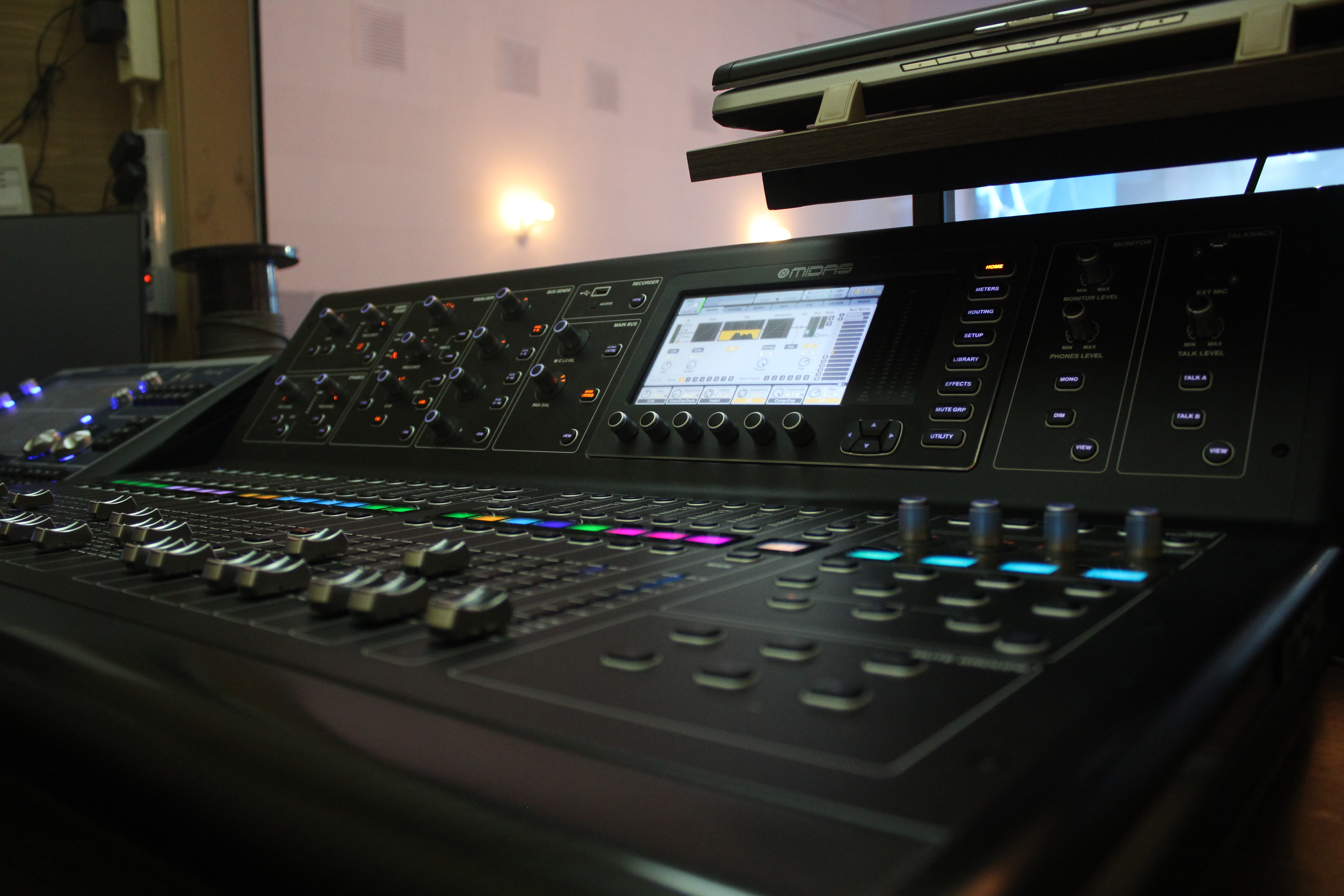 БОЛЬШОЙ ЗАЛ